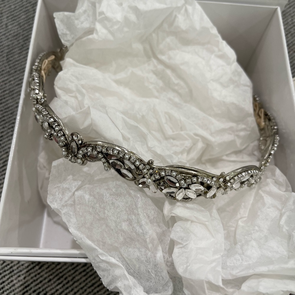 Crown - silver and beautiful full of Swarovski crystals!